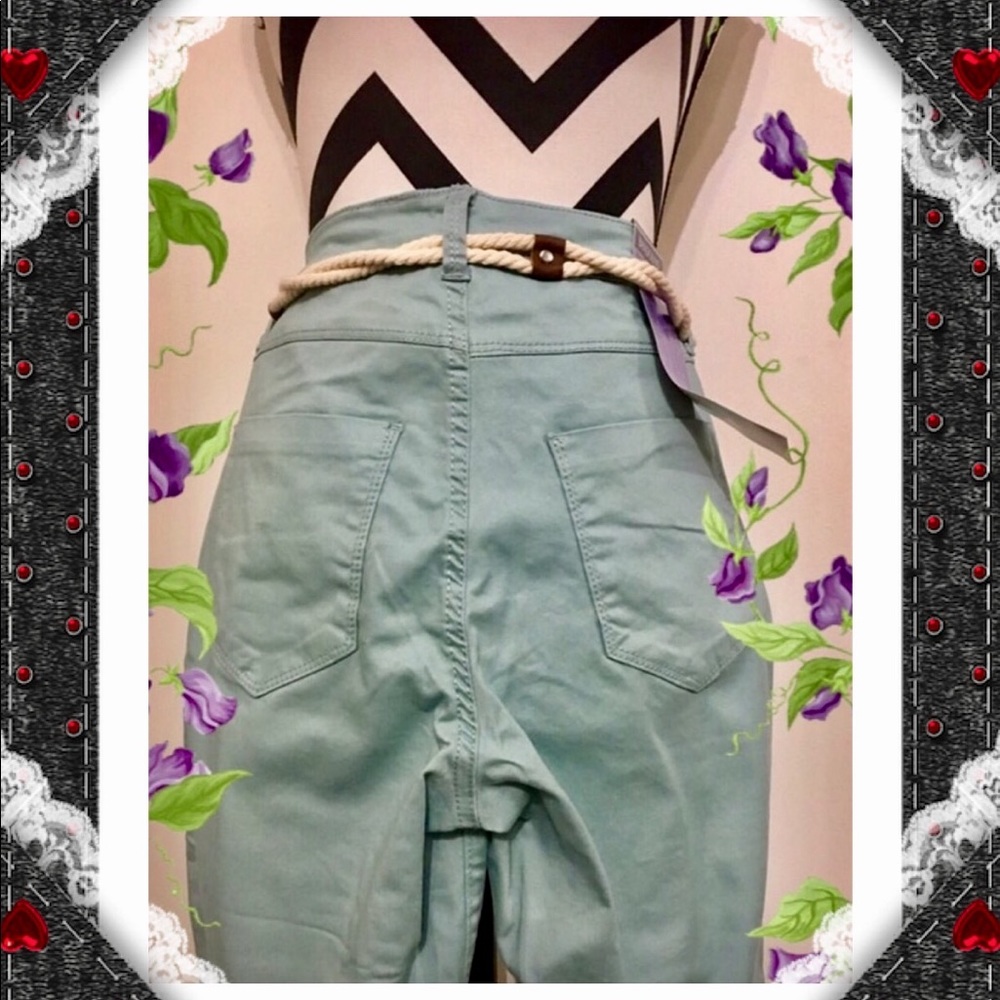 Bandolino Lisbeth Curvy Ankle Skinny Pants - Picture 4 of 5